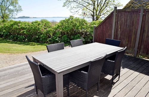 Alt Reddevitz Apartment | 02 Holiday apartment with lake view - Holiday apartments on the Reddevitzer Hövt