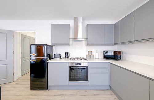 Yiewsley Apartment | 02 - Luxury 2 Bed Apt. Free Parking, West Drayton