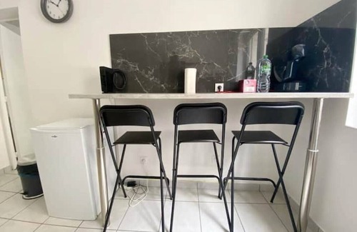 Cret de Roc Apartment | 023 CHIC & COSY F1 23m2 HYPERCENTRE JARDIN WIFI SMART TV NETFLIX
