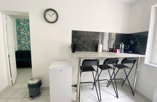Cret de Roc Apartment | 023 CHIC & COSY F1 23m2 HYPERCENTRE JARDIN WIFI SMART TV NETFLIX