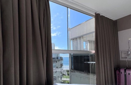 Morretes House | 03-bedroom duplex, right on the sand and renovated!