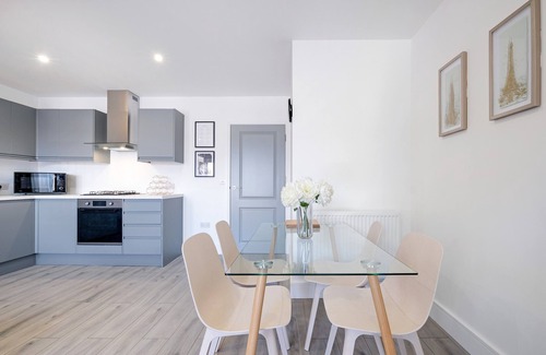 Yiewsley Apartment | 03 - Luxury 1 Bed Apartment Free Parking- West Drayton