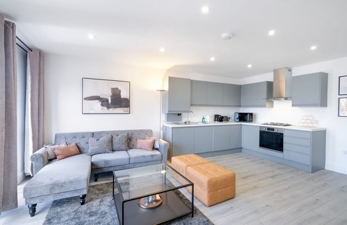 Yiewsley Apartment | 03 - Luxury 1 Bed Apartment Free Parking- West Drayton
