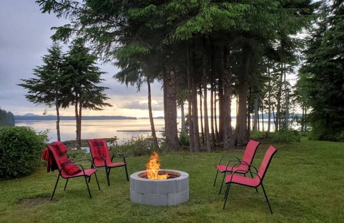 Regional District of Mount Waddington Cottage | 03 - Sunset Vista Cottage By The Sea at Alder Bay