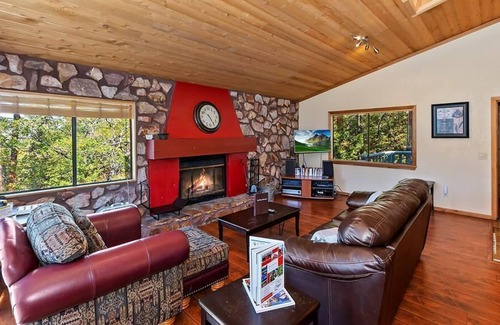 Upper Moonridge Cabin | 034 - Menlo Suite