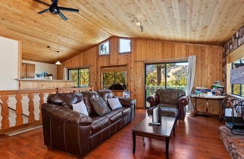 Upper Moonridge Cabin | 034 - Menlo Suite