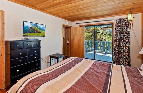 Upper Moonridge Cabin | 034 - Menlo Suite