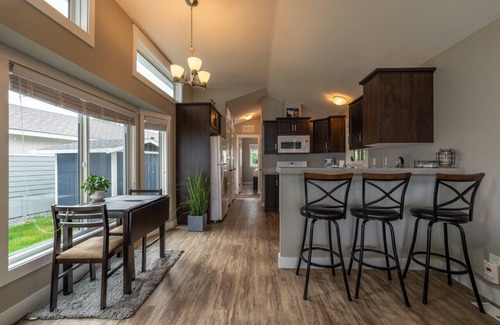 Regional District of Mount Waddington Cottage | 04 - Eagle's Nest Cottage By The Sea at Alder Bay