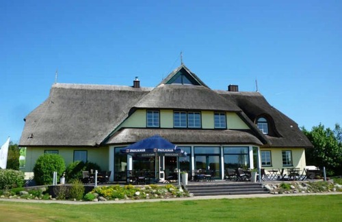 Rugen Island Apartment | 05 Albatros Fewo Kat. V - Clubhouse Golf-centrum Schloss Karnitz