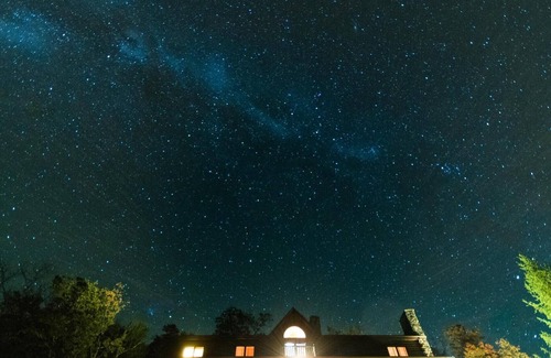 Cabins House | 05) Eagles Nest Room