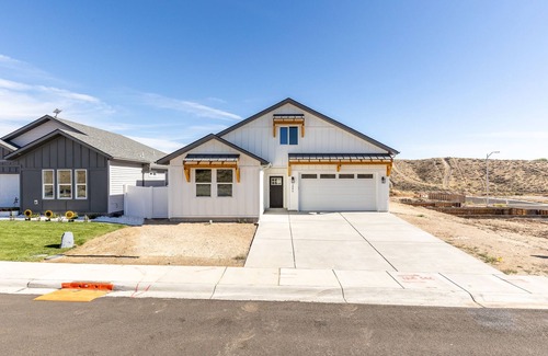 Elko House | #06 New 5 Bedroom, 3 Bath, 2 Car Garage