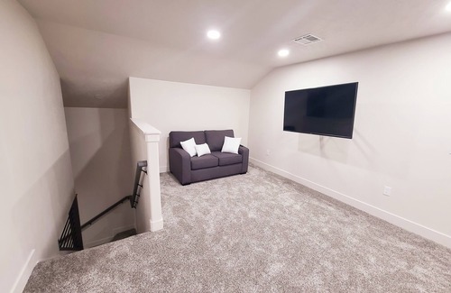 Elko House | #06 New 5 Bedroom, 3 Bath, 2 Car Garage