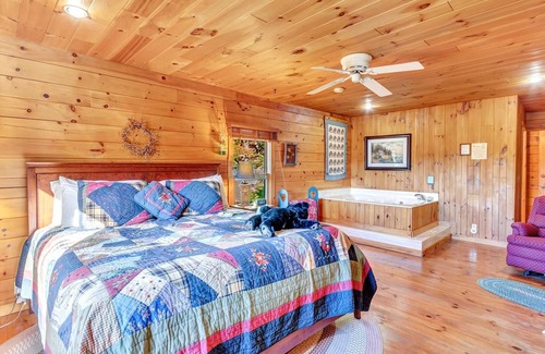 Cabins House | 06) The Smoke Hole Room