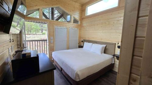 Valle Ski Chalet | 062B Grand Canyon South Rim Chalet with King Bed