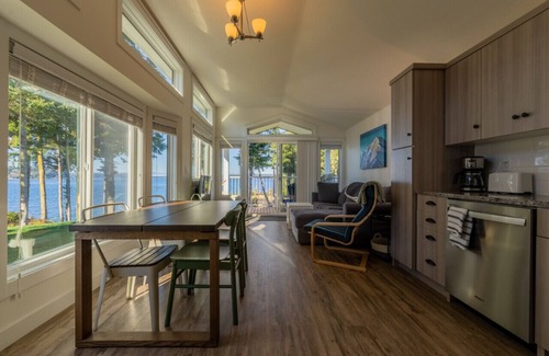 Regional District of Mount Waddington Cottage | 09 - Kingfisher Cottage By The Sea at Alder Bay