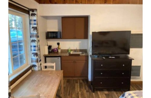 Tahoe Island Apartment | 09 Sugar pine studio at the WASHOE pet friendly