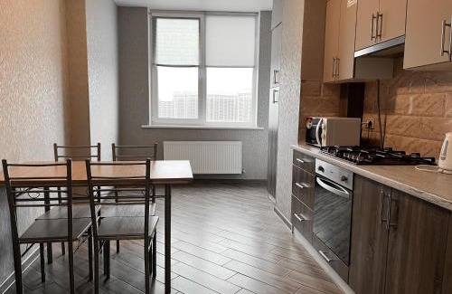 Lesniki Apartment | 093 квартира ЖК Щасливий, укриття в комплексі