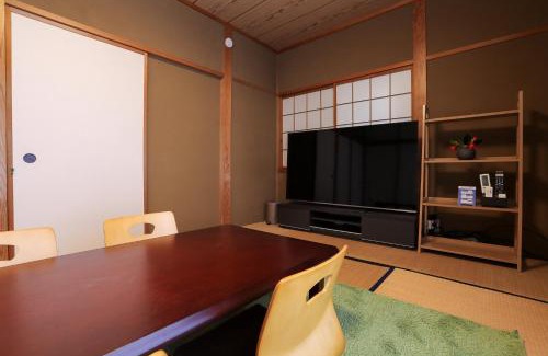 Fukui Apartment | 1日1組限定の貸切の民泊です全館禁煙です屋外喫煙所無し間取りは2LDkです毎年12月8日から2月28日の駐車場は使用不可能です