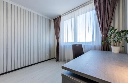 Dniprovs'kyi District Apartment | 1-к Люкс Подобово поряд метро Чернігівська Дарниця ТЦ Серце Проспект МВЦ