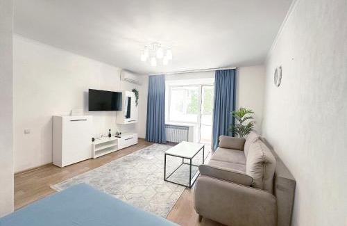Mykolaiv Apartment | 1 к простора квартира Сіті центр 2 поверх вікна на парк