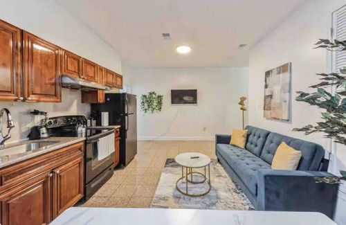 Center City Apartment | 1/1 Across Convention Center