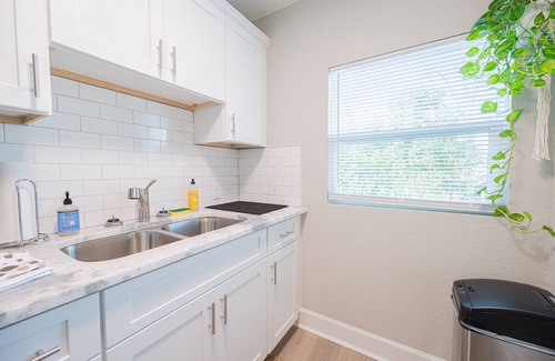 Dixieland House | 1/1 Downtown Lakeland Pet Friendly Home