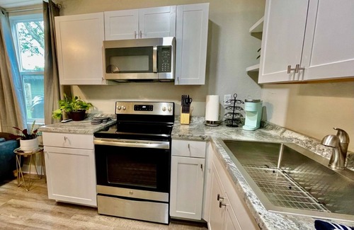 Dixieland Apartment | 1/1 Full kitchen - Pet Friendly - Washer/Dryer
