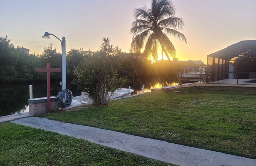 Bonita Shores Apartment | 1/1 Gulf access canal with canoe and kayaks 1 mi to Bonita beach just remodeled.