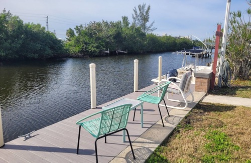 Bonita Shores Apartment | 1/1 Gulf access canal with canoe and kayaks 1 mi to Bonita beach just remodeled.