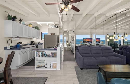Mission Beach Condo | 1/1 Ocean Front w/King Bed, Sunsets, Surfers, and Amazing Memories. Book It!