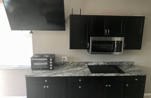 Hunt Club Apartment | 1/1 pool & tiki hut near Wellington Equestrian washer dryer access stores close