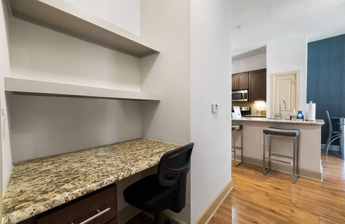 South Main Apartment | 1/1Apt Cityn Lux Walk To NRG Med Center Gym Pool