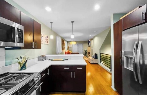 Alki House | 1/2 Block 2 Beach Parking Large Patio EnSuite Bath