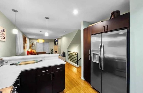 Alki House | 1/2 Block 2 Beach Parking Large Patio EnSuite Bath