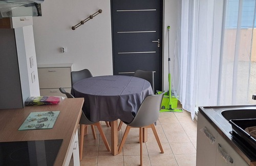 Clohars-Carnoet Villa | 1/2 House, 2 bedrooms, living room, garden. Carport Centre de clohars 💚