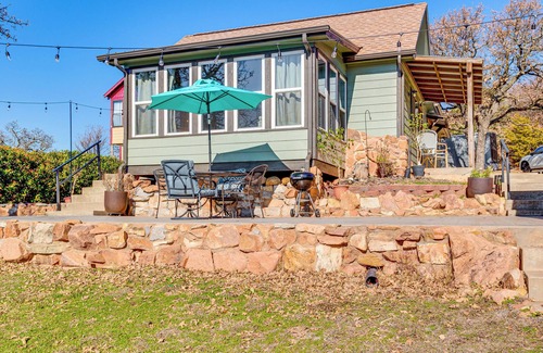 Medicine Park Cottage | 1/2 Mi to Lake Lawtonka: Mtn-view Haven!
