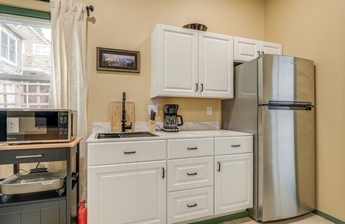 Corvallis Apartment | < 1/2 Mi to OSU: Studio in Corvallis Near Parks