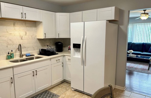 Russell Apartment | 1/2 Mile to Downtown Libertyville