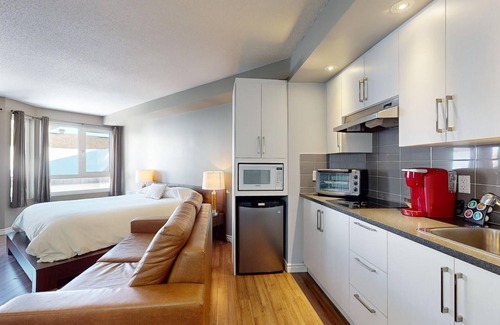 Beaupre Condo | 1-213 : Superior Studio - sleeps 4.