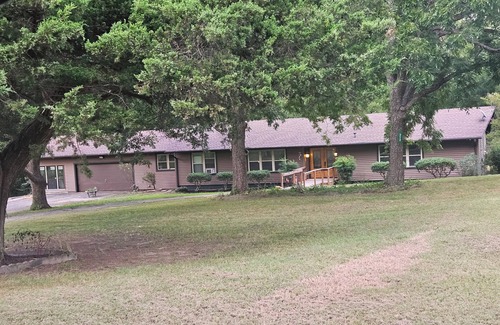 Wills Point House | 1.3 acre walking dist to Lake T St Park, wifi, arcade games, fishing gear