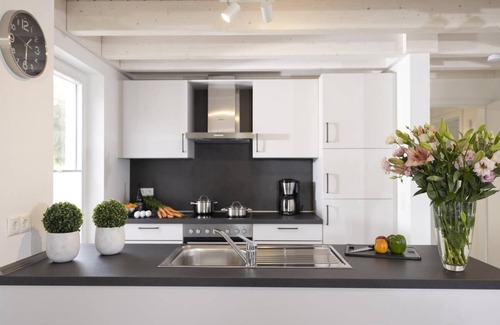 Nordhorn House | 1 - 4 Personen Haustiere Willkommen Großer Garten 2 Schlafzimmer, 1 Bad mit Dusche und WC, Whirlpool, Sauna, 1 WC Separat