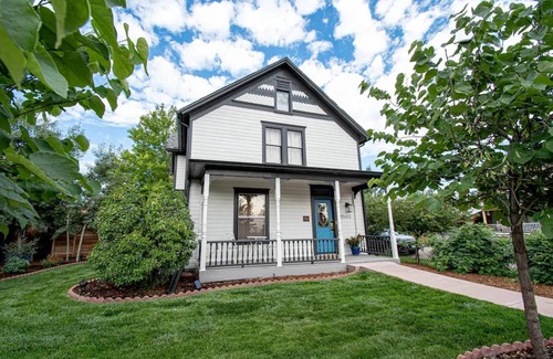 Littleton House | 1 5 Blocks to Main St Littleton Luxury Garden Pets