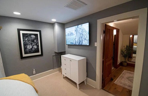 Littleton House | 1 5 Blocks to Main St Littleton Luxury Garden Pets
