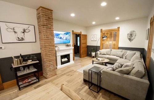 Littleton House | 1 5 Blocks to Main St Littleton Luxury Garden Pets