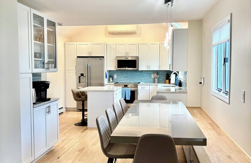 Narragansett House | 1.5 blocks to Scarborough beach, Narragansett, fenced in yard, AC - New Updates!
