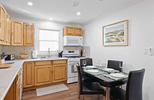 New Brunswick House | 1.5 mi to Rutgers University, RWJ, Saint Peter's, Pet Friendly, Laundry, Parking