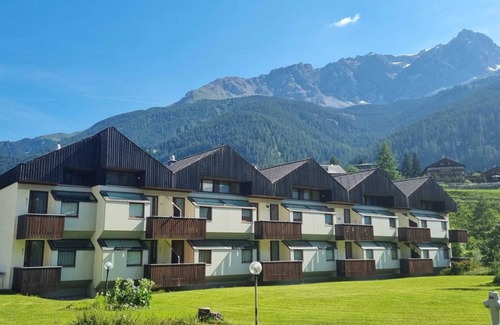 Savognin Apartment | 1.5 room apartment for 1 - 5 people with a beautiful view of Piz Mitgel