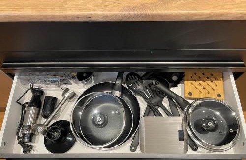 Flintsbach A. Inn Apartment | 1,5-Zimmer, Top ausgestattet, 4 Pers, Souterrain, Self Check-in, Parkplatz, Netflix & Amazon Prime