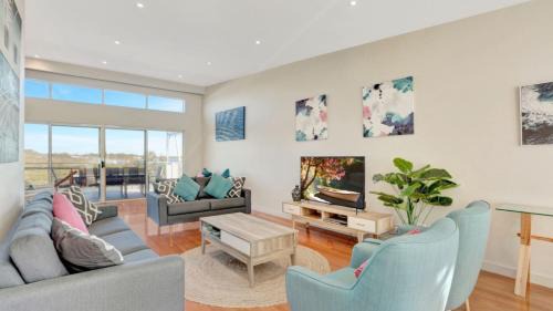 Hawks Nest House | 1 - 58 Moira Pde, Hawks Nest
