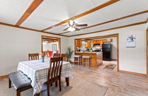 Clay City House | 1 600 Acres Pool Pond Hidden Treasure RRG